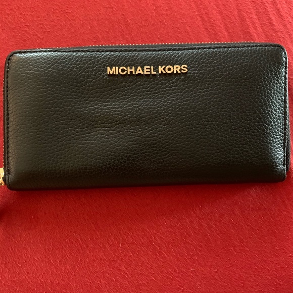 Handbags - Michael Kors Wallet